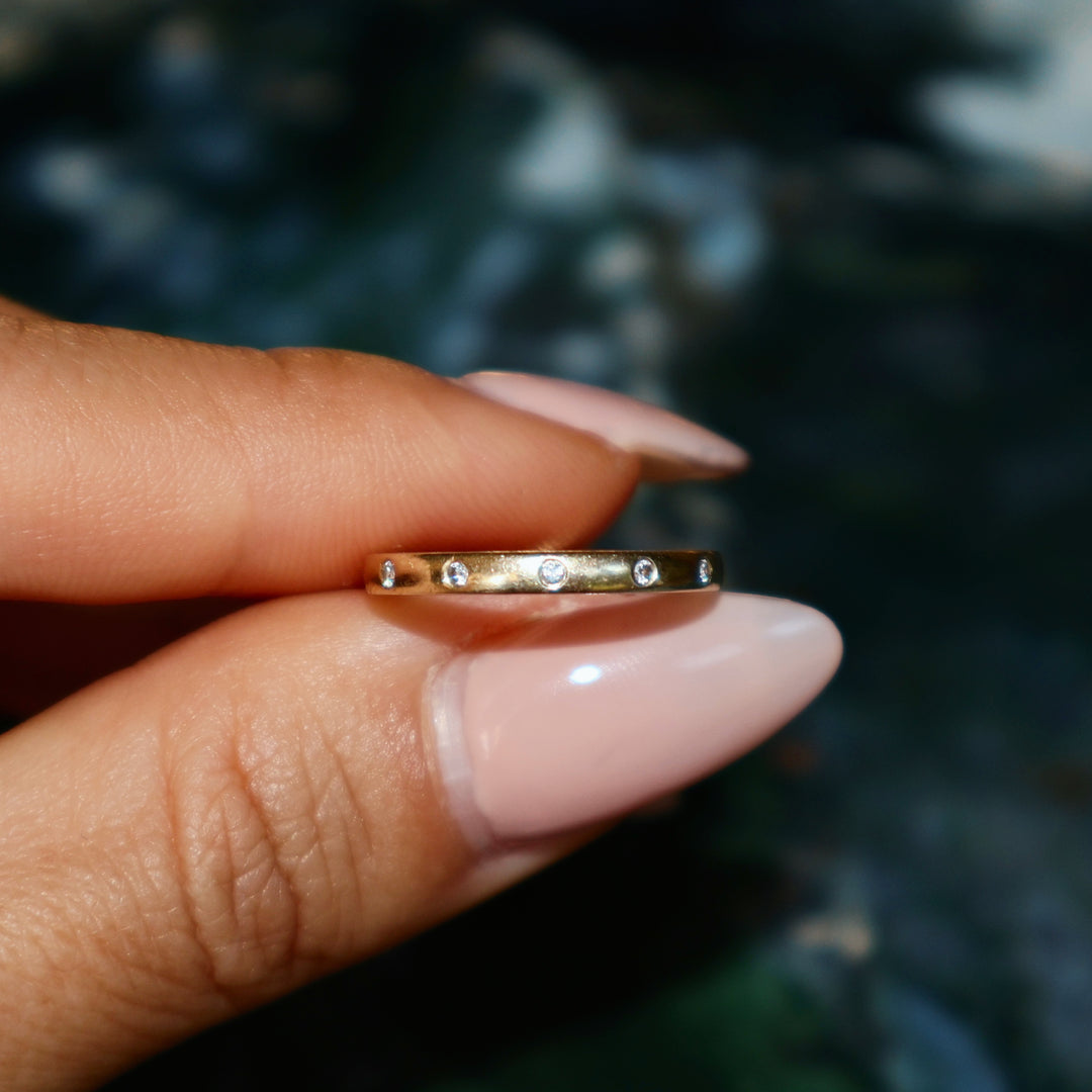 GOLD DIAMOND DOT RING