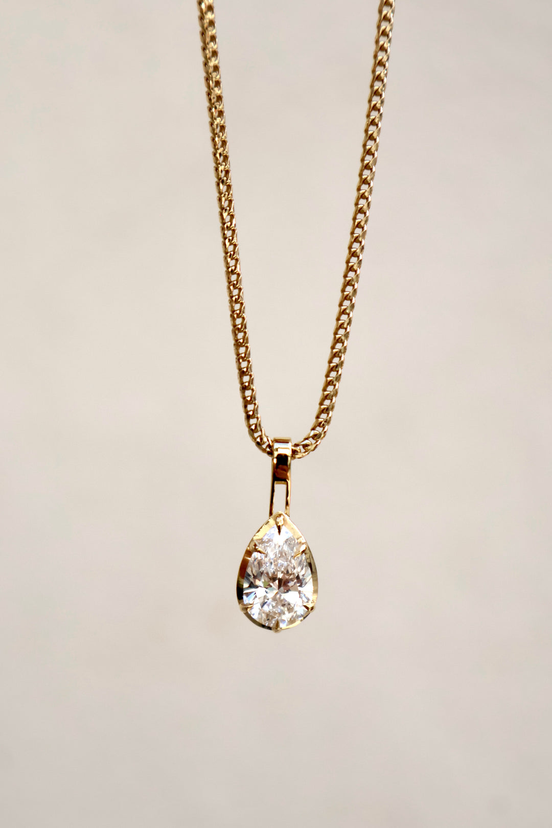 AUDREY GOLD PEAR DIAMOND PENDANT