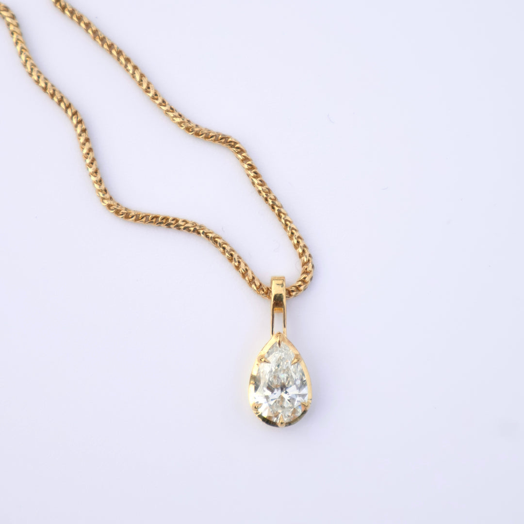 AUDREY GOLD PEAR DIAMOND PENDANT