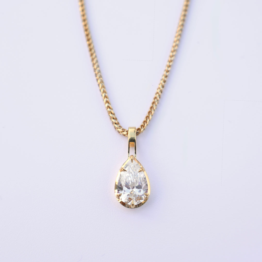 AUDREY GOLD PEAR DIAMOND PENDANT