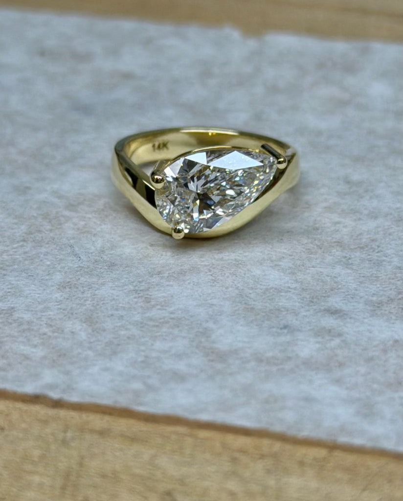 FAYE PEAR SLANT DIAMOND RING